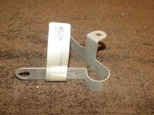 1990 1991 Ford Crown Victoria Mercury Grand Marquis NOS 5.8L AIR INLET TUBE CLIP