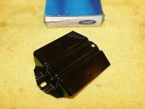 1968 Ford Fairlane 500 GT Torino NOS REAR QUARTER PANEL REFLECTOR MOUNT RETAINER