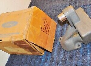 1974-1976 Ford M450 M500 Truck NOS 460 DUAL THERMOSTAT HOUSING WATER CONNECTOR