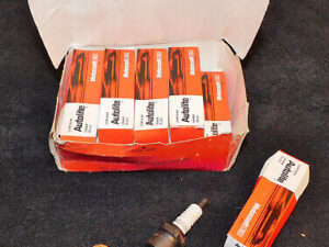 Ford Mercury Lincoln NOS Box of 10 AUTOLITE AR52 RESISTOR SPARK PLUGS