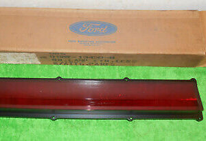 1970 Mercury Marquis Brougham Coupe Convert NOS REAR CENTER TAIL LIGHT LAMP LENS