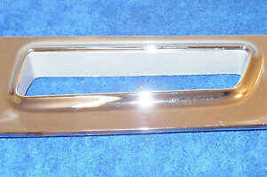 1973 1974 Ford LTD Brougham ORIG PS RH FRONT FENDER MARKER CORNERING LIGHT BEZEL
