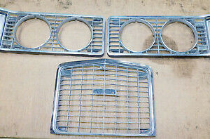 1973 Mercury Montego MX Brougham GT Fastback FRONT CENTER L+R HEAD LIGHT GRILLES