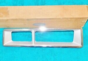 1972 1973 1974 1975 1976 Ford Thunderbird NOS RH FRONT SIDE MARKER LAMP BEZEL
