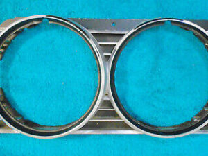 1971 Ford Thunderbird Hardtop Sedan Landau NOS PS RH FRONT HEAD LAMP GRILLE DOOR
