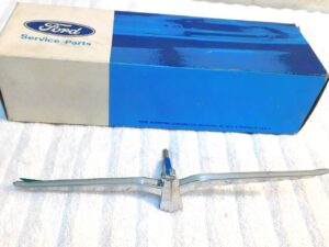 1970 1971 Ford Thunderbird NOS REAR TAIL LAMP LENS CENTER BIRD EMBLEM ORNAMENT