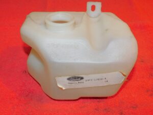 1977-1980 Ford Pinto Mercury Bobcat NOS 2.8L 6-cyl WINDSHIELD WASHER RESERVOIR