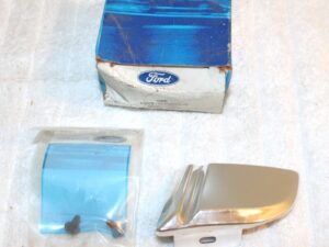 1975 1976 1977 Lincoln Continental NOS LH 1/4 WHEEL OPENING COVER SKIRT MOULDING