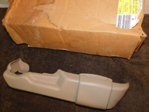 2000-2003 Ford Windstar NOS TAN REAR SEAT RH RIGHT SIDE PROTECTOR CUP HOLDER