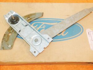 1983-1988 Ford Ranger Pickup Bronco II NOS RH MANUAL DOOR WINDOW REGULATOR
