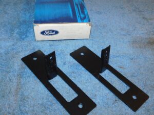 1978 1979 1980 Ford Fiesta Mk I NOS FRONT LICENSE PLATE LH&RH MOUNTING BRACKETS