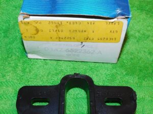 73-78 Custom Galaxie LTD Marquis Mark IV 77-79 LTDII NOS FRONT DOOR WINDOW GUIDE