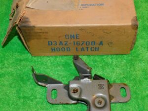 1974-1980 Ford Mustang II Ghia King Cobra Mach 1 Pace Car NOS FRONT HOOD LATCH