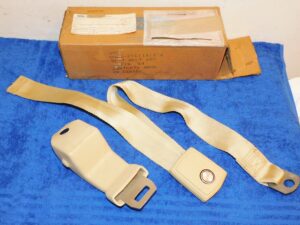 1978-83 Ford E100 E150 E250 E350 Econoline NOS RH CHAMOIS FRONT SEAT BELT ASSEM