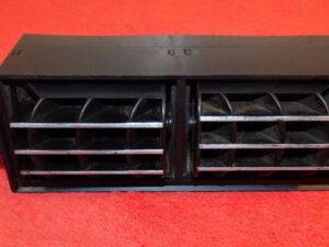 1971 1972 1973 Mustang Fastback Conv Mach 1 Cougar Xr7 ORIG DASH CENTER A/C VENT