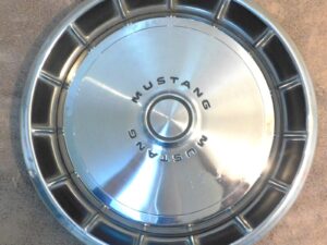 1971 1972 1973 Mustang Fastback Coupe Convertible ORIG 14" WHEEL COVER HUB CAP