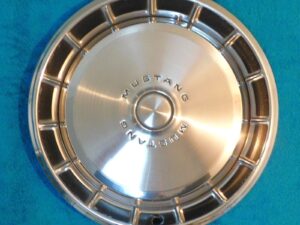 1971 1972 1973 Mustang Fastback Coupe Convertible ORIG 14" WHEEL COVER HUB CAP
