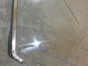 1971 1972 1973 Mustang Coupe Grande ORIG LH CLEAR QUARTER WINDOW GLASS w/ FRAME