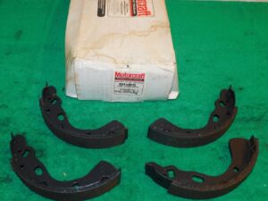 XU2Z-2V200-MARM Ford Mercury NOS RELINED BRAKE SHOE SET
