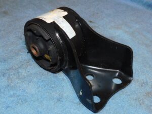 1993-1997 Ford Probe Mazda 626 MX-6 NOS ENGINE REAR SUPPORT MOUNT INSULATOR