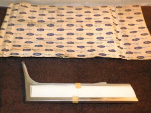 1974 1975 1976 Mercury Cougar Xr7 NOS LH FENDER SIDE REAR MOULDING White