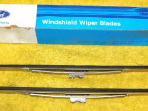 1969-1977 Ford Bronco NOS LH+RH WINDSHIELD WIPER BLADE ASSEMBLIES 13"