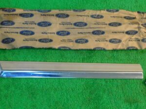 1978 1979 Lincoln Continental Town Car NOS LH FENDER SIDE REAR MOULDING Chmpgne
