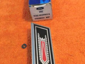 1975 1976 1977 1978 LTD Landau Grand Marquis NOS DOOR TRIM PANEL EMBLEM ORNAMENT