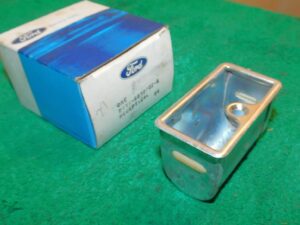 1975-1979 Lincoln Continental TC Mark V NOS DOOR - QUARTER ASH TRAY RECEPTACLE
