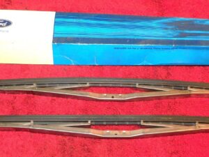 1961-1972 Ford C CT H HT 500 550 1100 NOS WINDSHIELD WIPER BLADE ASSEMBLIES 16"