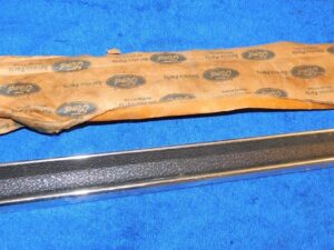 1975 1976 Ford Pinto Hatchback NOS LH QUARTER PANEL OUTSIDE LOWER MOULDING Black