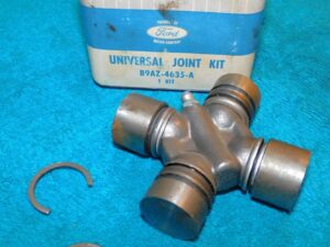 1959 Ford Car Fairlane 500 Galaxie NOS 6CYL 8CYL 292 332 DRIVESHAFT REAR U-JOINT