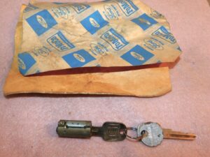 1956-1960 Mercury Monterey ParkLane NOS TRUNK or TAIL GATE LOCK CYLINDER w/ KEYS