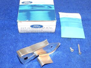 1962 1963 1964 Lincoln Continental NOS RH FRONT FENDER LOWER FRONT MOULDING CAP
