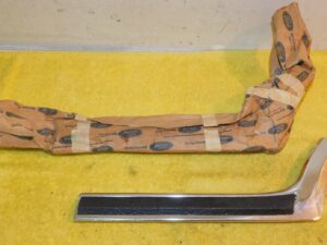 1977 1978 1979 Ford Thunderbird NOS LH QUARTER PANEL FRONT LOWER MOULDING Black