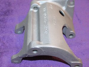1975-1979 Ford E100 E150 E250 E350 ORIG 351W EXH. AIR SUPPLY SMOG PUMP BRACKET