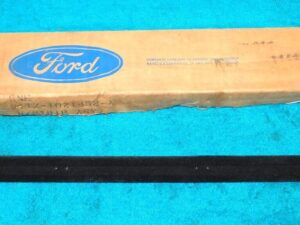 1971 1972 Ford F100 F250 F350 F500 F750 NOS RH DOOR GLASS BELT WEATHERSTRIP