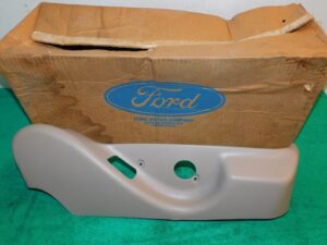 2000-04 Ford F250 F350 Excursion Navigator NOS RH TAN FRONT SEAT CUSHION SHIELD