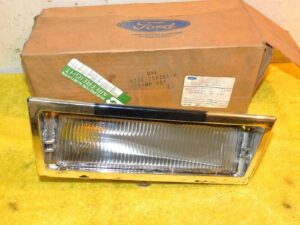 1977-1979 Ford LTD II Ranchero GT Thunderbird Cougar NOS RH FRONT CORNERING LAMP