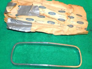 1971 1972 Mustang Fastback Coupe Convertible NOS GRILLE CENTER CORRAL MOULDING