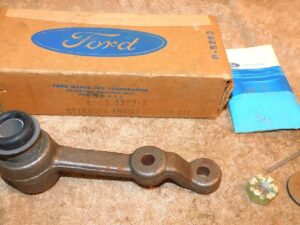 1960-1963 Ford Falcon Ranchero Comet NOS 6-CYLINDER MANUAL STEERING IDLER ARM