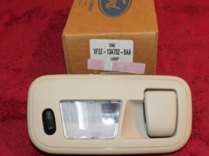 1999 2000 Ford Windstar NOS NEW OEM REAR 3rd ROW SEAT LH INTERIOR DOME LAMP