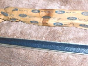 1975 1976 Ford Pinto Hatchback NOS RH QUARTER PANEL OUTSIDE LOWER MOULDING Black