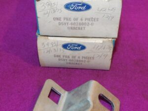 1975 1976 1977 Lincoln Continental NOS QUARTER WHEEL OPENING COVER SKIRT BRACKET