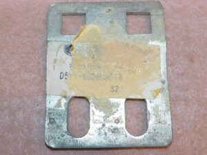 1975-1979 Lincoln Continental T/C NOS QUARTER WHEEL OPENING COVER SKIRT BRACKET