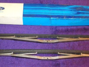 1961-1972 Ford C CT H HT 500 550 600 800 1100 NOS WINDSHIELD WIPER BLADES 16"