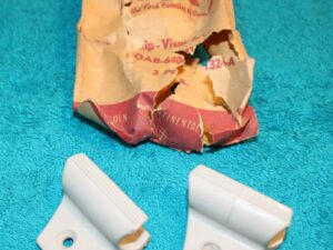 1960 1961 Ford Fairlane 500 Galaxie Special Starliner NOS SUN VISOR ARM CLIP (1)