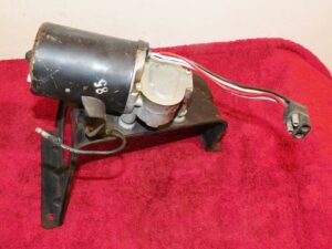 1967 1968 Mustang Fastback Coupe GT Shelby Cougar Xr7 ORIG WIPER MOTOR & BRACKET
