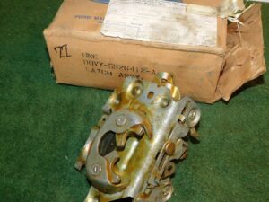 1970 1971 1972 Lincoln Continental Town Car 4-Dr NOS RH REAR DOOR LOCK LATCH