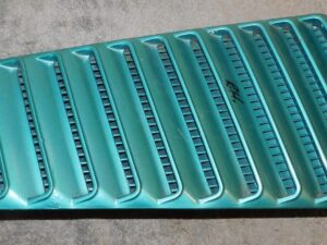 1967 1968 Mustang GT GTA Fastback RH ROOF AIR EXTRACTOR LOUVER VENT GRILLE ASSM